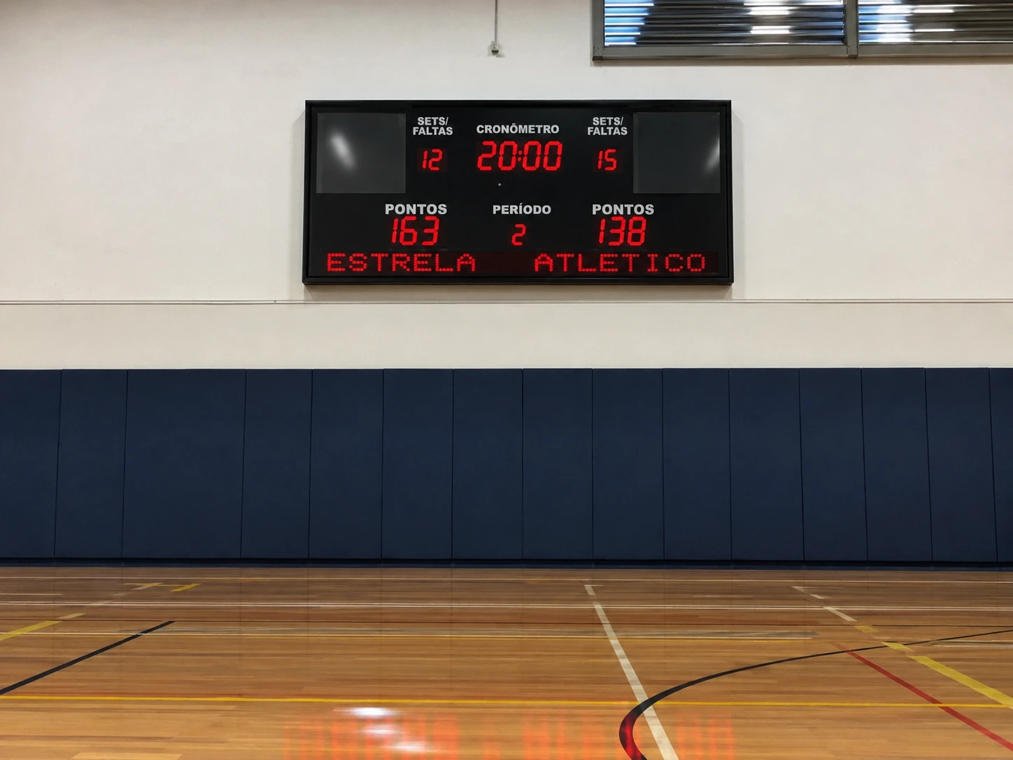 Quadra Poliesportiva com Placar de LED